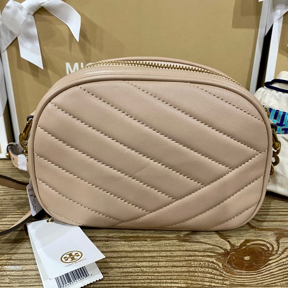 Authentic NWT Tory Burch Chevron Crossbody Camera Bag Kira Chevron Soft Leather - Picture 8 of 13